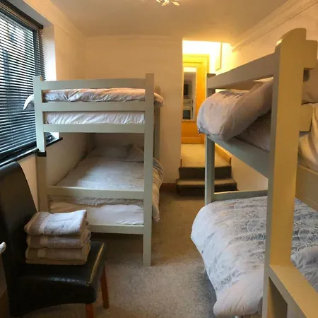 12a Main Street Bunk Beedroom 2 Guest house *